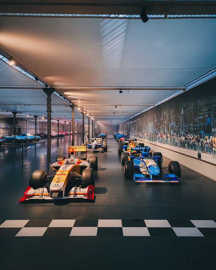 Bảo tàng ô tô tại thành phố Mulhouse Pháp là một địa điểm nổi tiếng