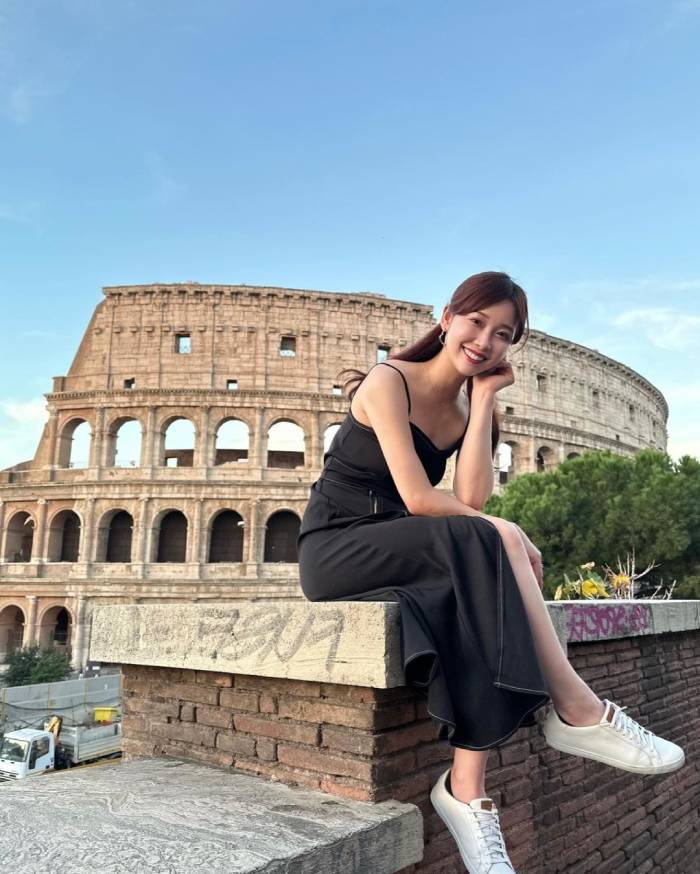 Tham quan đấu trường La Mã Colosseum khi thực hiện tour Ý 7 ngày