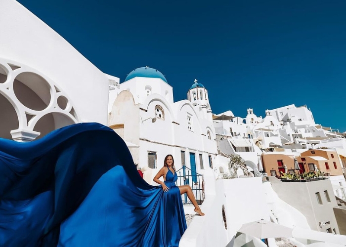 Tour Santorini giá bao nhiêu - Khi đến Santorini bạn có thể lựa chọn nơi ở tùy thích để tiện cho việc di chuyển