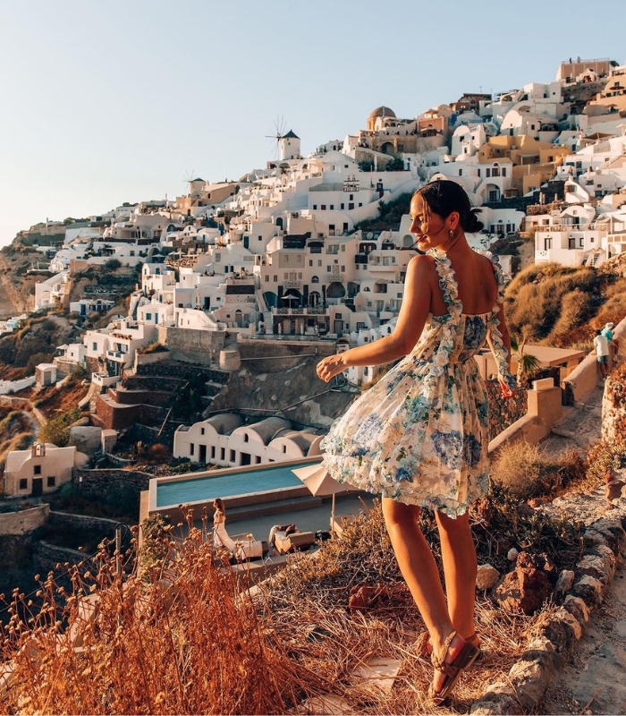 Tour Santorini giá bao nhiêu - Đón hoàng hôn tại Santorini.
