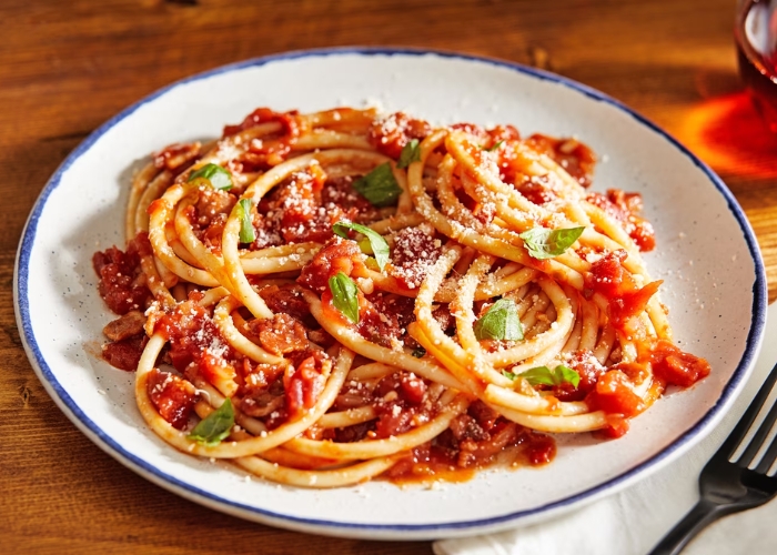 Đài phun nước Trevi ở Roma Ý - Amatriciana là một món mì rất ngon tại Ý