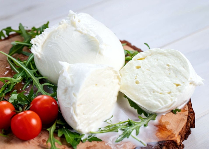 Bờ biển Amalfi nước Ý - Mozzarella di bufala là loại phô mai mozzarella được làm từ sữa trâu