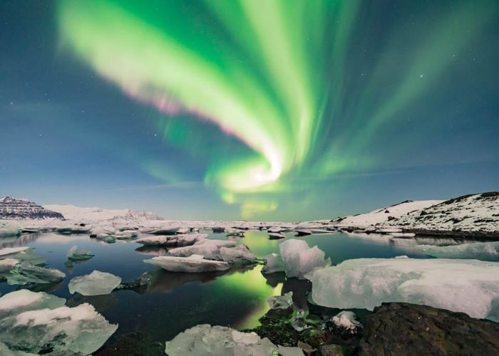 Jökulsárlón Glacier Lagoon là điểm săn cực quang đẹp nhất Iceland