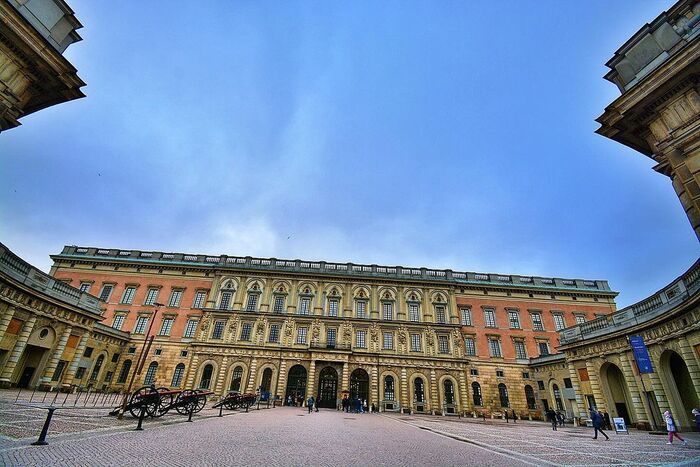 Du lịch Stockholm Thụy Điển tham quan cung điện Hoàng gia Stockholm