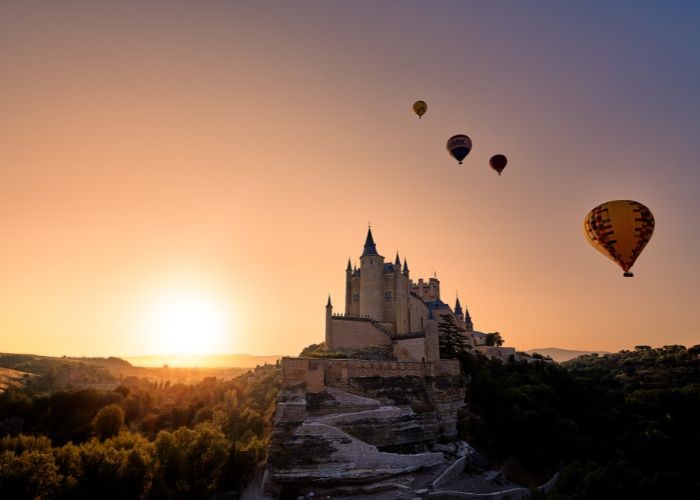 Alcázar của Segovia - lâu đài đẹp nhất Châu Âu