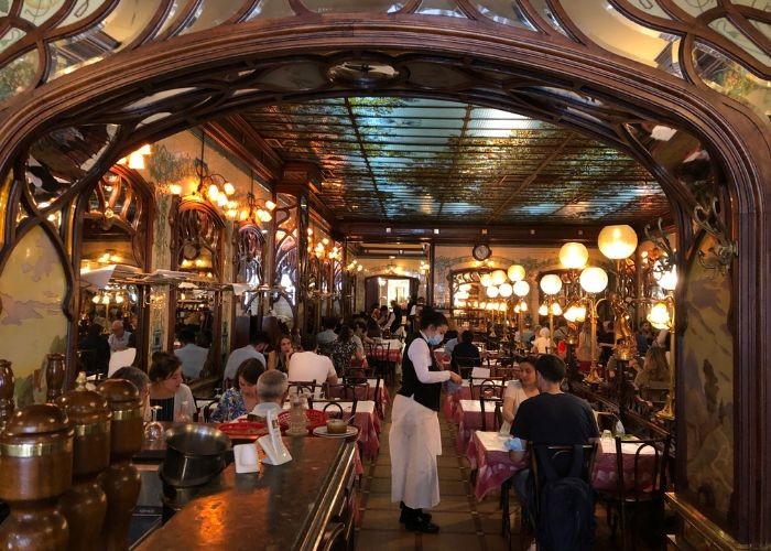 Bouillon Chartier là nhà hàng nổi tiếng tại Paris khá lâu đời