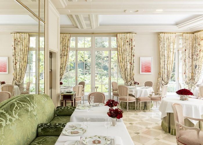 Epicure là nhà hàng cao cấp nằm trong khách sạn Le Bristol nổi tiếng tại Paris