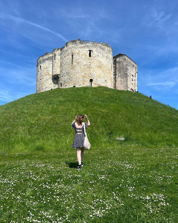 Mùa hè (tháng 6 - tháng 8) du lịch thành phố York Anh