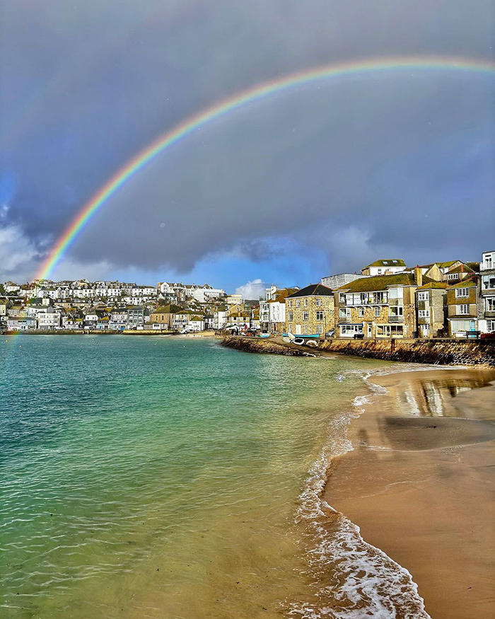 Bãi biển Porthmeor tại thị trấn St Ives Anh