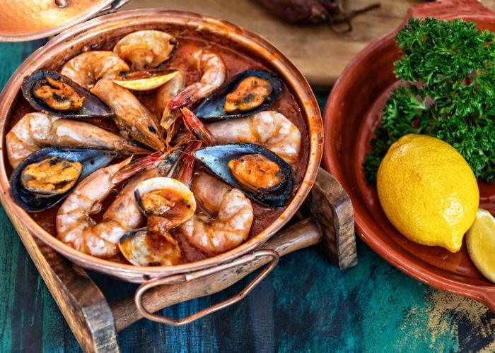 Món ăn ngon tại Bồ Đào Nha - Hải sản hầm nồi đồng (Cataplana de Marisco)