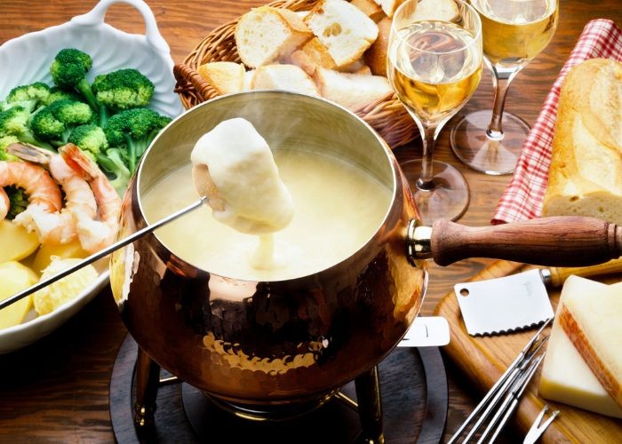 Món ăn ngon Thụy Sĩ - Cheese Fondue Lẩu phô mai