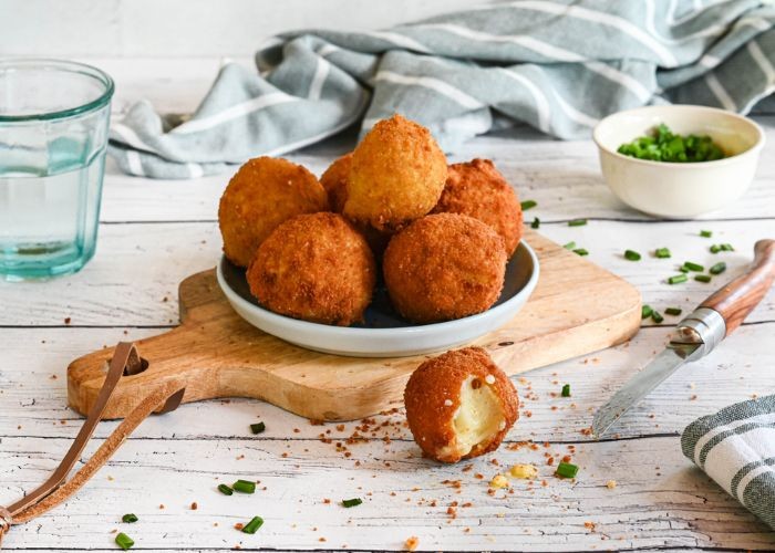Món ăn ngon Thụy Sĩ - Bánh phô mai chiên giòn Malakoff