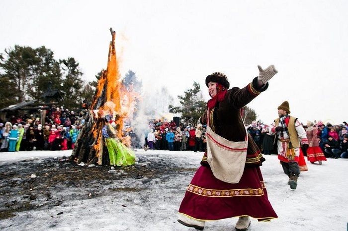 Được trải nghiệm lễ hội Ivan Kupala là điều thú vị bạn sẽ nhớ mãi khi đến Nga. - du lịch châu âu nên đi những nước nào