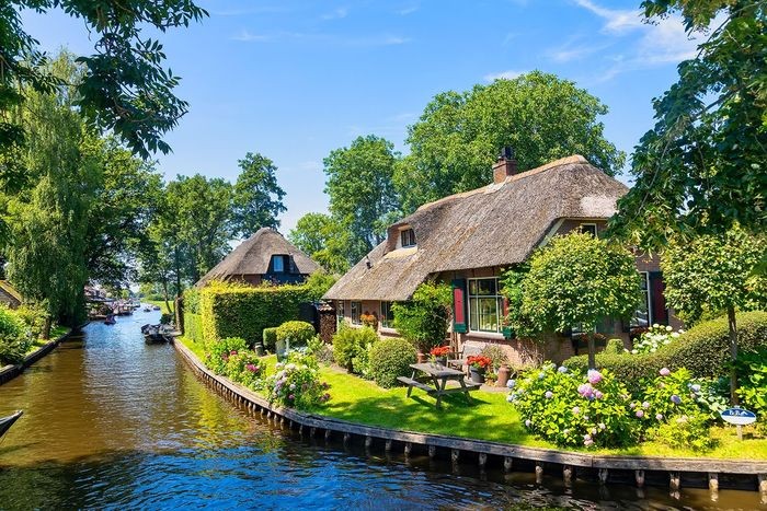 Nét đẹp thanh bình như trong tranh tại Amsterdam khiến ai cũng thích thú. - Địa điểm du lịch châu âu