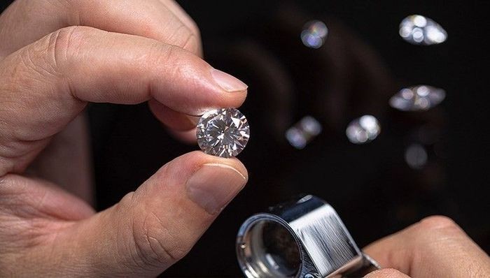 Những viên kim cương Bỉ cao cấp là món quà du lịch Châu Âu xa xỉ của giới thượng lưu. - đi châu âu nên mua gì