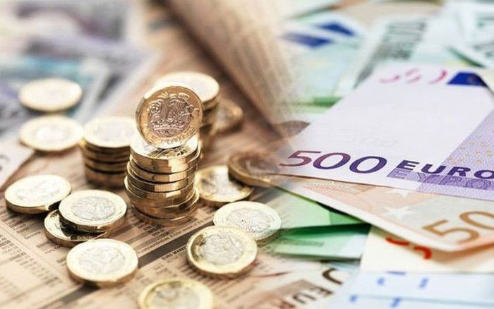 Mang tiền lẻ để tránh việc phải mua thêm hàng hóa bản thân không có nhu cầu. - kinh nghiệm mua sắm khi du lịch châu âu