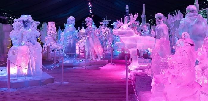 Du khách lạc vào thiên đường băng tại lễ hội điêu khắc băng, Bruges, Bỉ.  - kinh nghiệm du lịch Châu Âu mùa đông