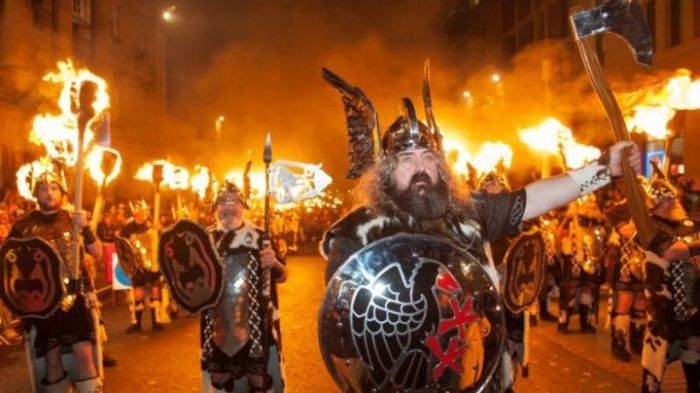 Hình ảnh những chiếc rìu đi vào huyền thoại của cướp biển Viking.  - kinh nghiệm du lịch Châu Âu mùa đông
