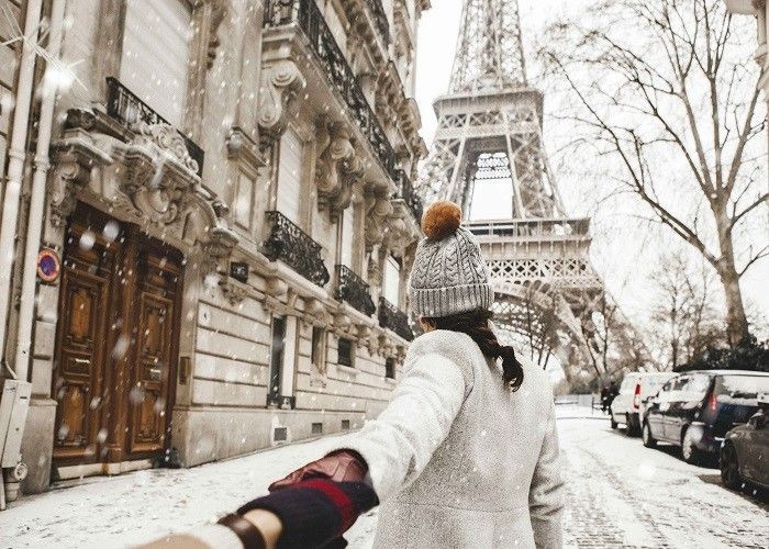 Ưu tiên những trang phục gọn nhẹ khi đi du lịch, không quá cầu kỳ, nhiều phụ kiện.- mặc gì khi đi du lịch châu âu mùa đông