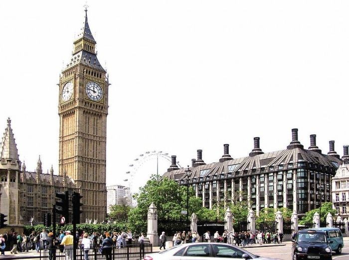 Tháp đồng hồ Bigben vốn là biểu tượng của Anh Quốc.- địa điểm du lịch Anh