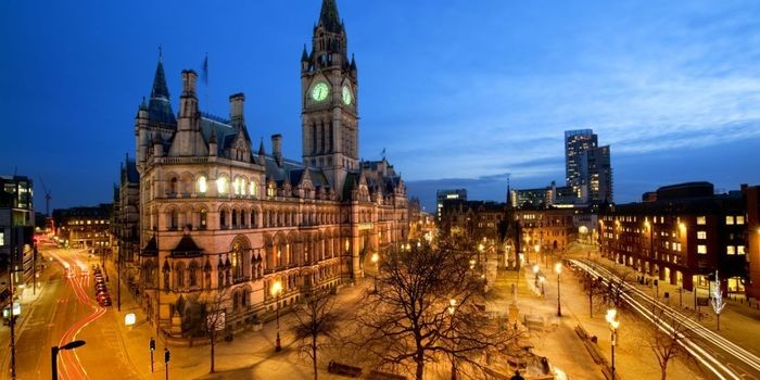 Thành Manchester sôi động về đêm. - địa điểm du lịch Anh