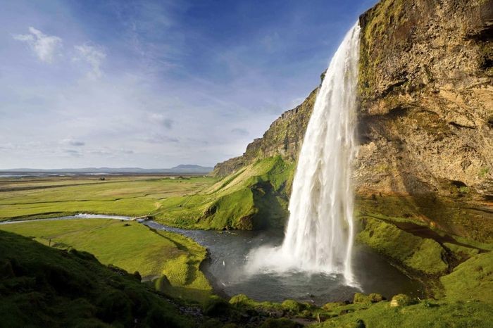 Thác nước đặc biệt có thể đi bộ ở đằng sau.- cảnh đẹp iceland