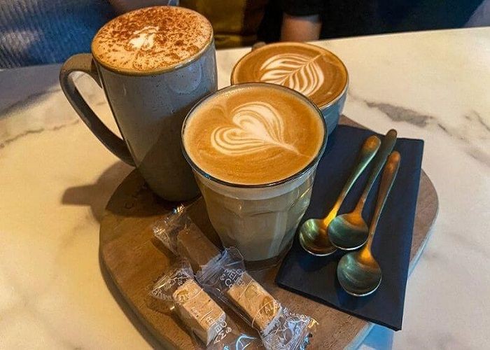 Thưởng thức ly cà phê ấm đẹp mắt tại Utrecht. - địa điểm du lịch Hà Lan