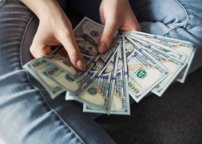 Chỉ nên đổi 1 ít tiền mặt cầm theo để chi trả dọc đường, cẩn thận với trộm cắp -Du lịch châu Âu tháng 5