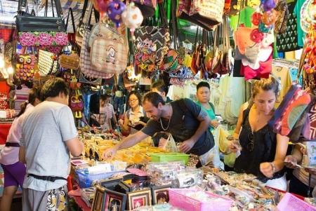 Kinh nghiệm mua sắm khi du lịch Châu Âu: Những điều NÊN và KHÔNG NÊN
