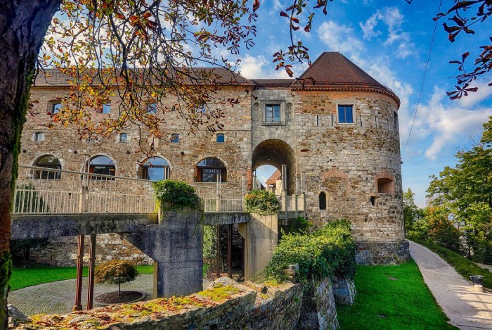 du lịch thủ đô Ljubljana Slovenia với lâu đài cổ kính
