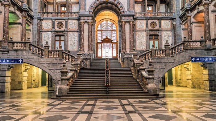 Ga Trung tâm Antwerp là một trong những điểm đến hấp dẫn nhất mà bạn không thể bỏ qua khi du lịch Antwerp Bỉ