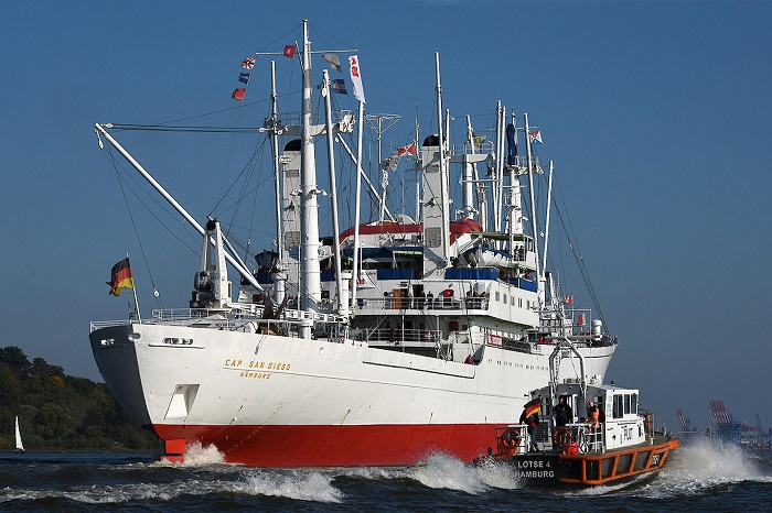Tàu Cap San Diego là một trong những điểm đến hấp dẫn nhất mà bạn không thể bỏ qua khi du lịch Hamburg