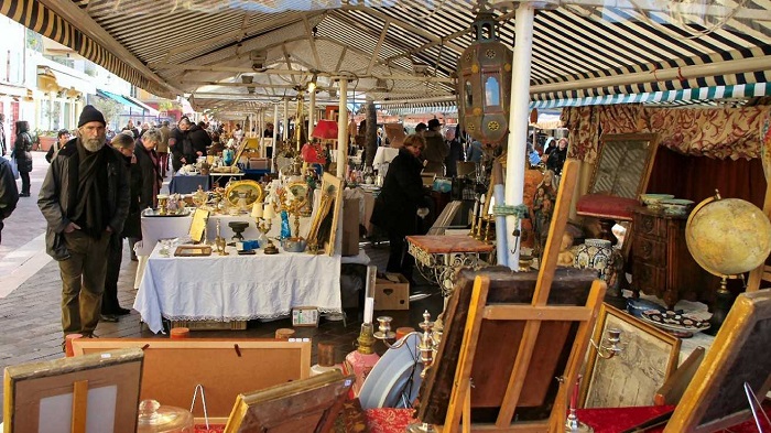 Chợ đồ cổ Marche A La Brocante là một trong những địa điểm tuyệt vời mà bạn không thể bỏ qua khi du lịch Nice Pháp