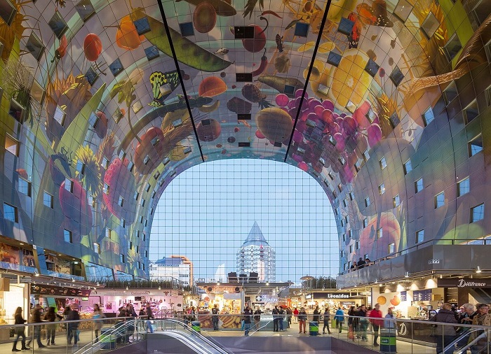 Chợ Markthal là một trong những điểm đến nổi tiếng mà bạn không thể bỏ qua khi du lịch Rotterdam Hà Lan