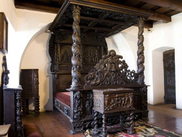 lâu đài Bran Romania với thiết kế hoa văn cầu kỳ
