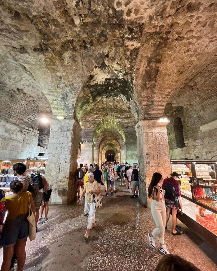 du lịch thành phố cổ Split Croatia tại cung điện