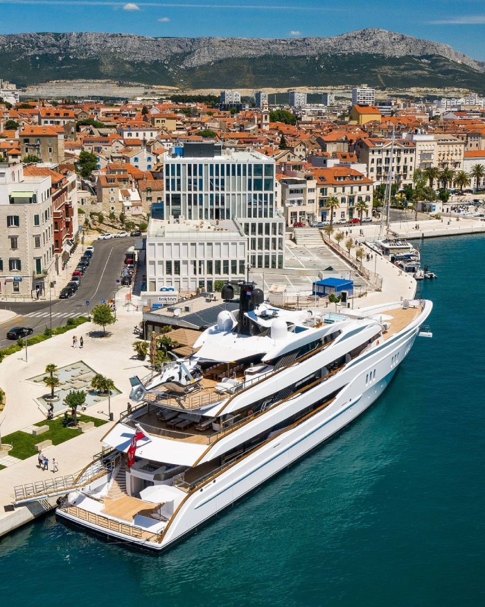 dạo bước tại thành phố cổ Split Croatia