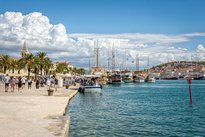 thành phố cổ Split Croatia với phương tiện công cộng