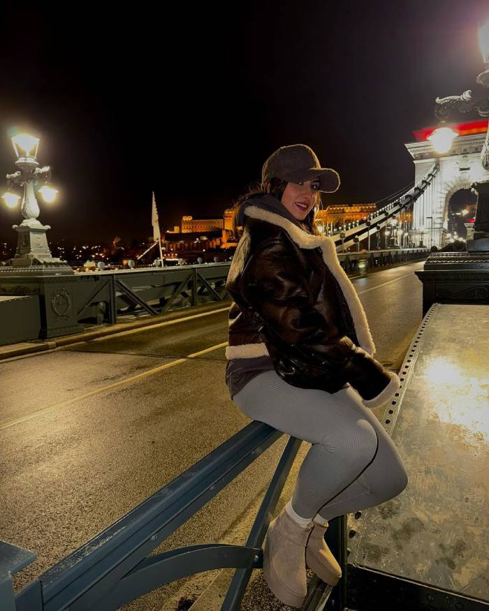Có thể di chuyển đến cầu Chain Bridge Hungary bằng xe buýt, xe điện