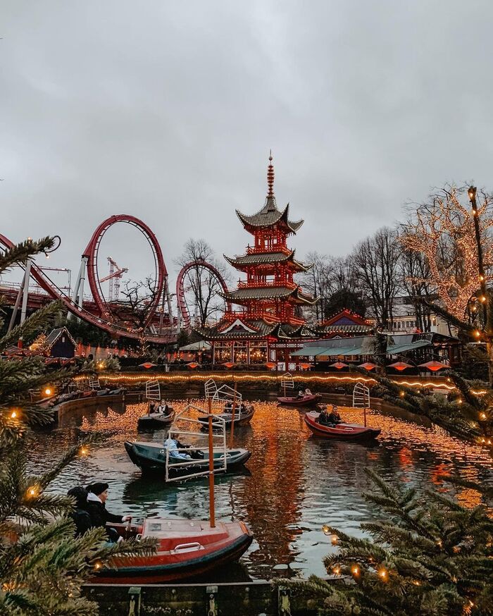 Du lịch Copenhagen Đan Mạch vui chơi tại Tivoli