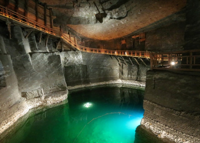 Mỏ muối Wieliczka - Vẻ đẹp của hồ nước muối Wieliczka.