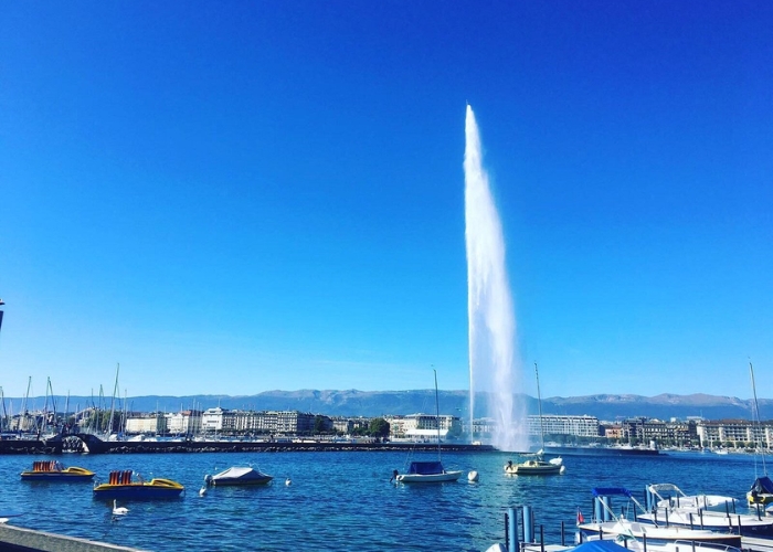 Tour du lịch thụy sĩ bao nhiều tiền - Đài phun nước Jet d'Eau biểu tượng của thành phố Thụy Sĩ