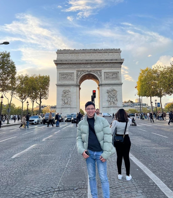 Tour Pháp 5 ngày - Khải Hoàn Môn là một địa điểm quan trọng trong lịch sử Pháp
