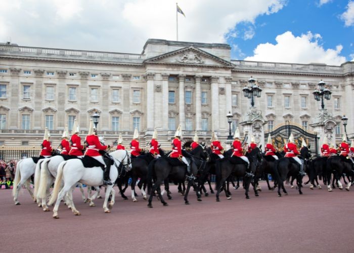 Cung điện Buckingham - địa điểm du lịch tại Anh