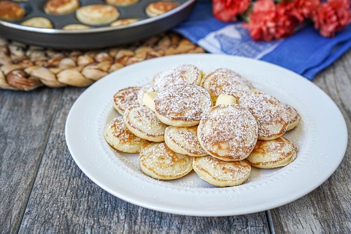 Poffertjes - những chiếc bánh kếp nhỏ xinh, mềm xốp - Ảnh: https://tarasmulticulturaltable.com