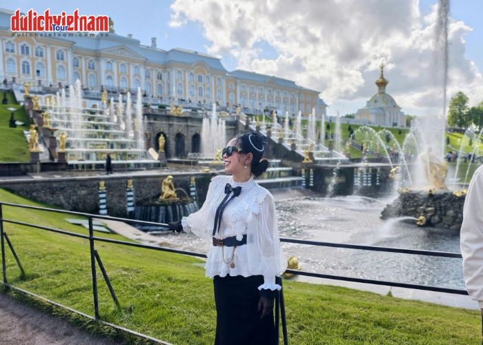 Tham quan cung điện mùa hè trong tour du lịch Nga