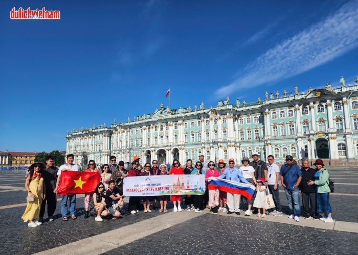 Tham quan Thành điện Kremlin trong tour du lịch Nga