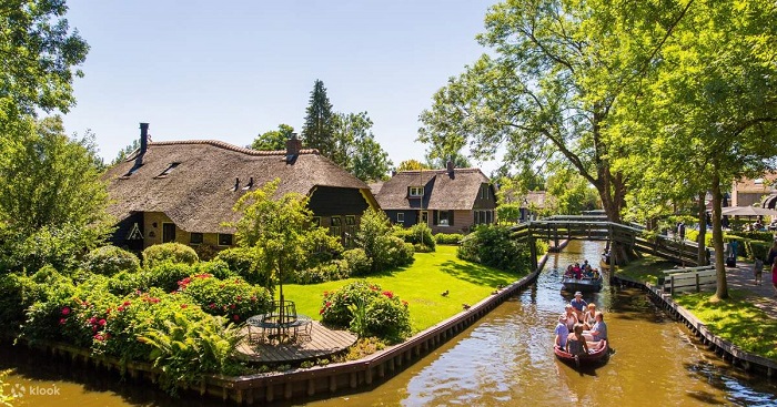 Giethoorn địa danh không thể bỏ qua trong chuyến tour du lịch châu Âu 9 ngày 8 đêm