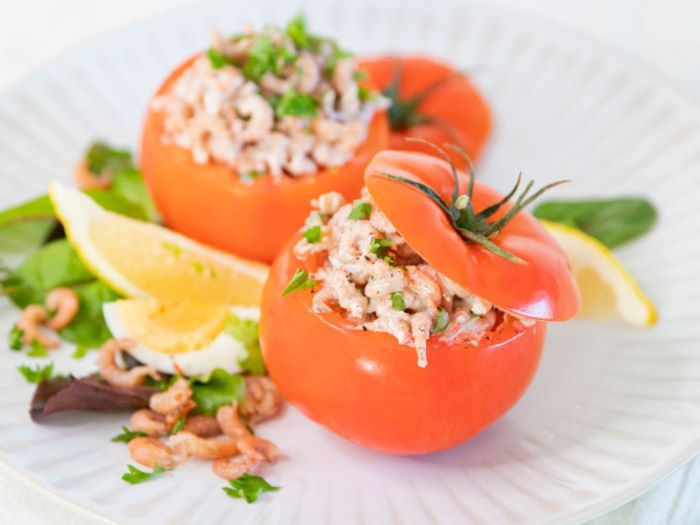 Món khai vị Tomates aux Crevettes Grises hấp dẫn về hương vị lẫn cách trang trí