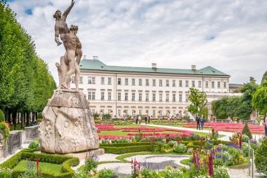 Tour Đông Âu 10N9Đ: Từ HCM - Đức - Séc - Slovakia - Hungary - Áo, Bay VN + KS 4*